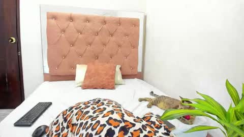 danialorraine_ online show from October 26, 12:06 pm