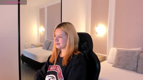 D A N I A online show from November 11, 2:03 am