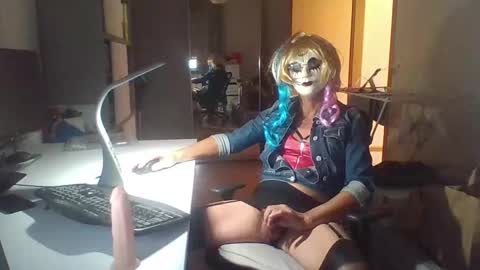 newcumer online show from December 6, 1:16 pm