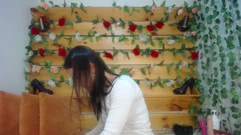 Snapshot of daniela_casallass chatting on February 17, 11:23 am Daniela online show from February 17, 11:23 am