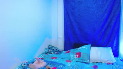 danielajall  independent online show from February 25, 8:34 pm