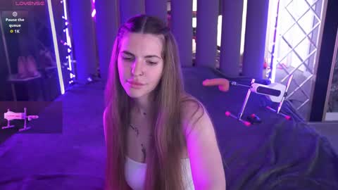 danielareign online show from May 21, 12:55 pm