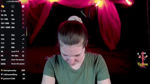 danielareign online show from November 4, 6:09 pm