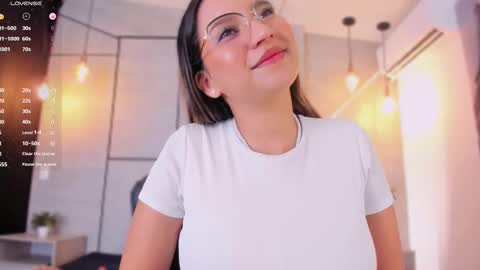 Snapshot of danii_hill chatting on March 12, 5:24 am Danii online show from March 12, 5:24 am