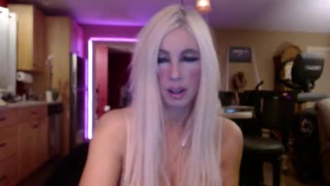 Snapshot of danikawhite69 chatting on February 5, 4:06 am DanikaWhite69 online show from February 5, 4:06 am