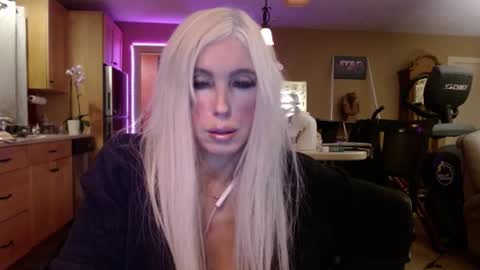 Snapshot of danikawhite69 chatting on January 23, 8:04 am DanikaWhite69 online show from January 23, 8:04 am