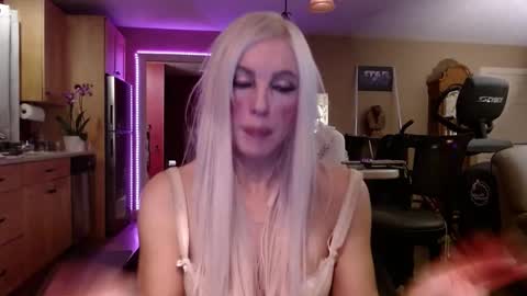 Snapshot of danikawhite69 chatting on March 3, 5:42 am DanikaWhite69 online show from March 3, 5:42 am