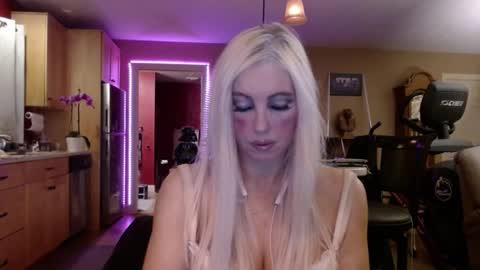 Snapshot of danikawhite69 chatting on February 10, 4:30 am DanikaWhite69 online show from February 10, 4:30 am