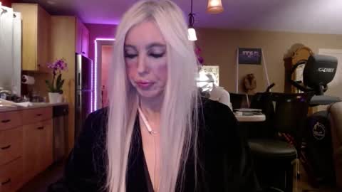 Snapshot of danikawhite69 chatting on February 19, 11:06 am DanikaWhite69 online show from February 19, 11:06 am