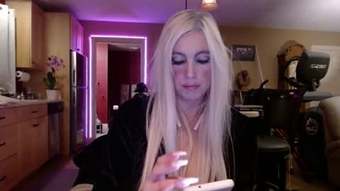 Snapshot of danikawhite69 chatting on February 26, 8:39 am DanikaWhite69 online show from February 26, 8:39 am