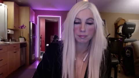 Snapshot of danikawhite69 chatting on February 11, 9:09 am DanikaWhite69 online show from February 11, 9:09 am