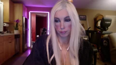 Snapshot of danikawhite69 chatting on February 13, 8:06 am DanikaWhite69 online show from February 13, 8:06 am