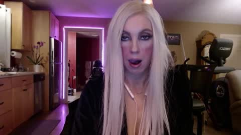 Snapshot of danikawhite69 chatting on March 5, 7:49 am DanikaWhite69 online show from March 5, 7:49 am