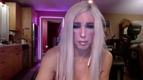 Snapshot of danikawhite69 chatting on September 13, 8:06 am DanikaWhite69 online show from September 13, 8:06 am