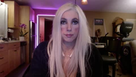 Snapshot of danikawhite69 chatting on February 16, 8:10 am DanikaWhite69 online show from February 16, 8:10 am