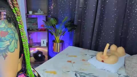 Snapshot of danna__castle chatting on September 12, 3:52 am Dannacastle online show from September 12, 3:52 am