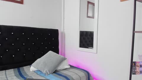 Snapshot of danna__castle chatting on January 14, 5:19 am Dannacastle online show from January 14, 5:19 am