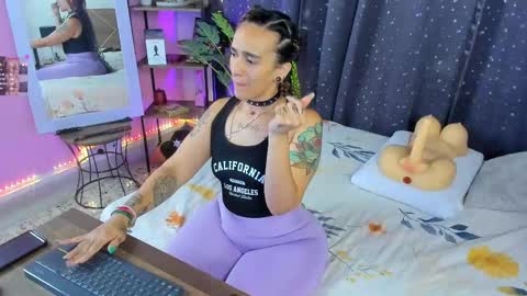Snapshot of danna__castle chatting on September 19, 3:54 am Dannacastle online show from September 19, 3:54 am