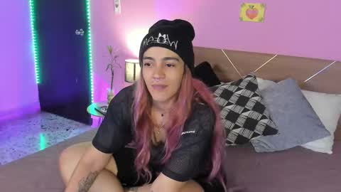 Snapshot of danna__castle chatting on February 9, 4:57 am Dannacastle online show from February 9, 4:57 am
