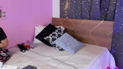 Snapshot of danna__castle chatting on March 7, 5:07 am Dannacastle online show from March 7, 5:07 am