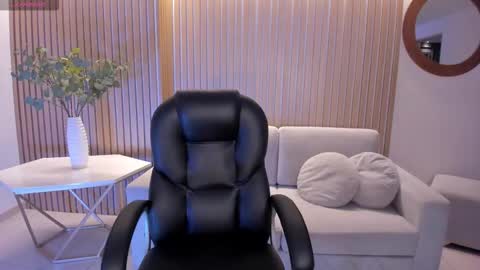 Danna Cruz  online show from October 16, 7:24 pm