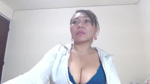 dannamomcerratt online show from April 18, 7:58 pm