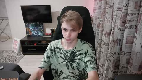 Snapshot of danny_fox888 chatting on December 19, 6:01 am Daniel online show from December 19, 6:01 am