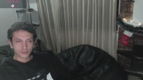 Snapshot of danruiz33 chatting on December 22, 3:00 am Dan online show from December 22, 3:00 am