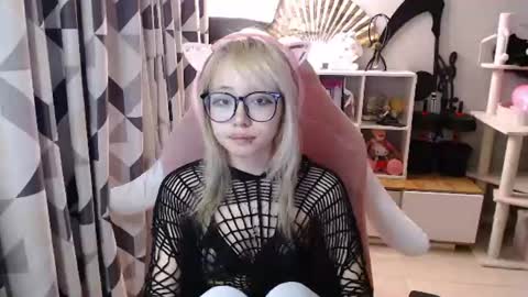 danyelleeyermann online show from July 16, 2:42 pm