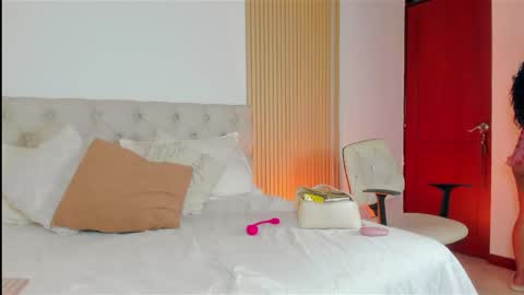 Antonella Mora online show from May 26, 2:45 pm