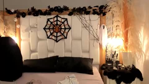 daphne_and_roger online show from October 17, 11:36 am