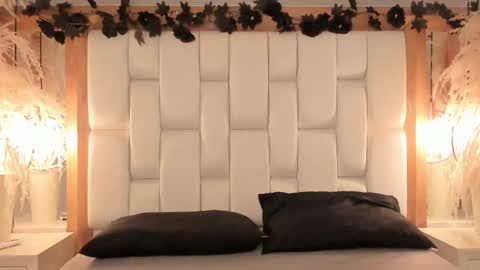 daphne_and_roger online show from December 2, 11:08 am