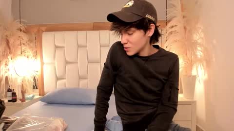 daphne_and_roger online show from September 30, 11:32 am