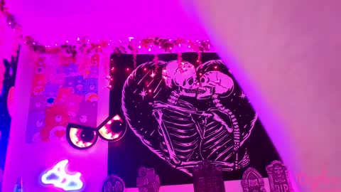 Daphne Madison online show from October 9, 12:05 am