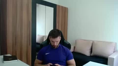 darius_94 online show from March 10, 10:41 am