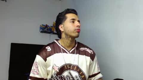 Darius Phoenix  online show from January 15, 9:34 pm