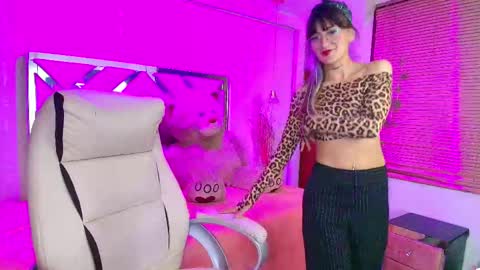 dark_dominika online show from November 26, 8:38 pm