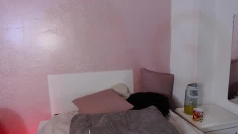 dark_flama online show from March 10, 2:16 am