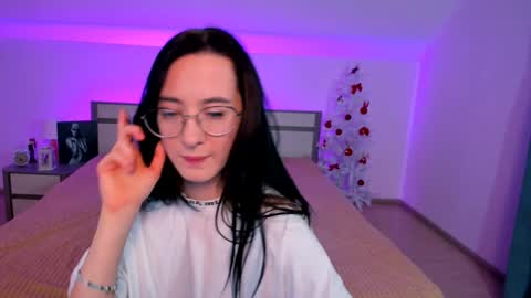 Lola online show from January 2, 12:57 pm