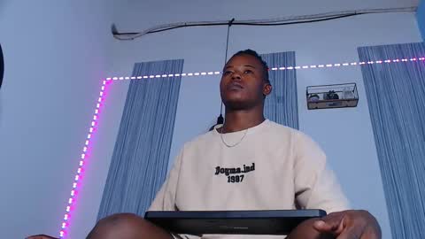 Chris  online show from November 17, 7:16 pm