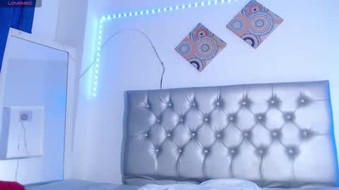 Chris  online show from October 28, 11:28 pm