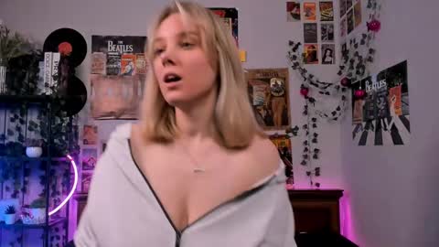 lina online show from March 11, 2:42 am
