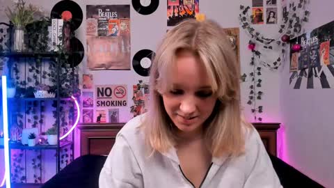lina online show from March 10, 8:34 pm