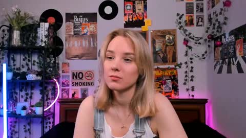 lina online show from March 9, 8:42 pm