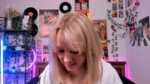 lina online show from March 10, 11:38 pm