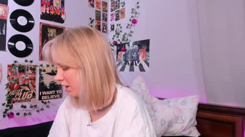 lina online show from February 8, 8:42 pm