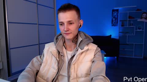 your lovely Oli online show from January 12, 6:26 pm