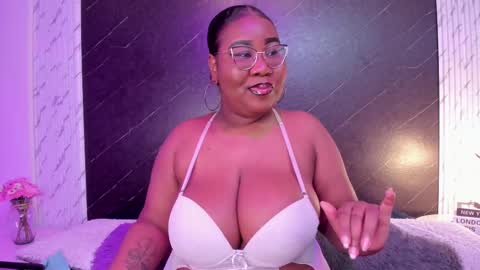 Snapshot of darnellqueen chatting on October 1, 3:38 am Darnell Queen online show from October 1, 3:38 am