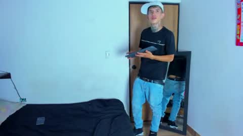 darwin_nlh online show from April 27, 11:57 pm