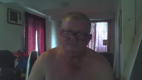 Snapshot of darwincock chatting on December 5, 6:15 am darwincock online show from December 5, 6:15 am